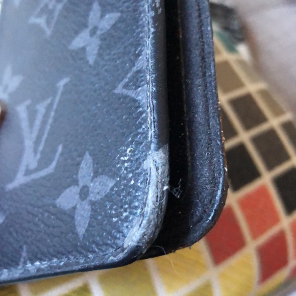 Authentic Louis Vuitton IPHONE X Folio - Picture 7 of 8